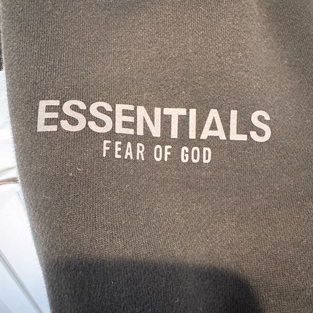 Auth.✅ Men’s Fear of God Black Essentials 3D Appliqué Hoodie Size Medium - Picture 6 of 11